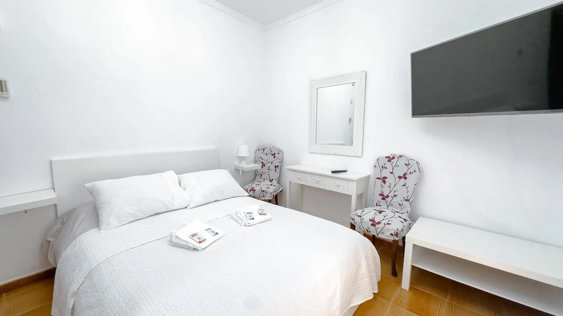 Hostal Habitaciones & Suites Don Pepin Màlaga