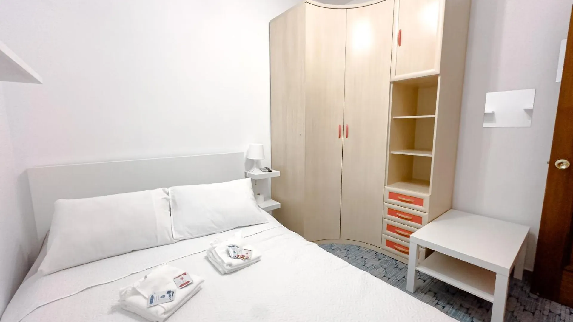 Hostal Habitaciones & Suites Don Pepin Màlaga 0*,  Španělsko
