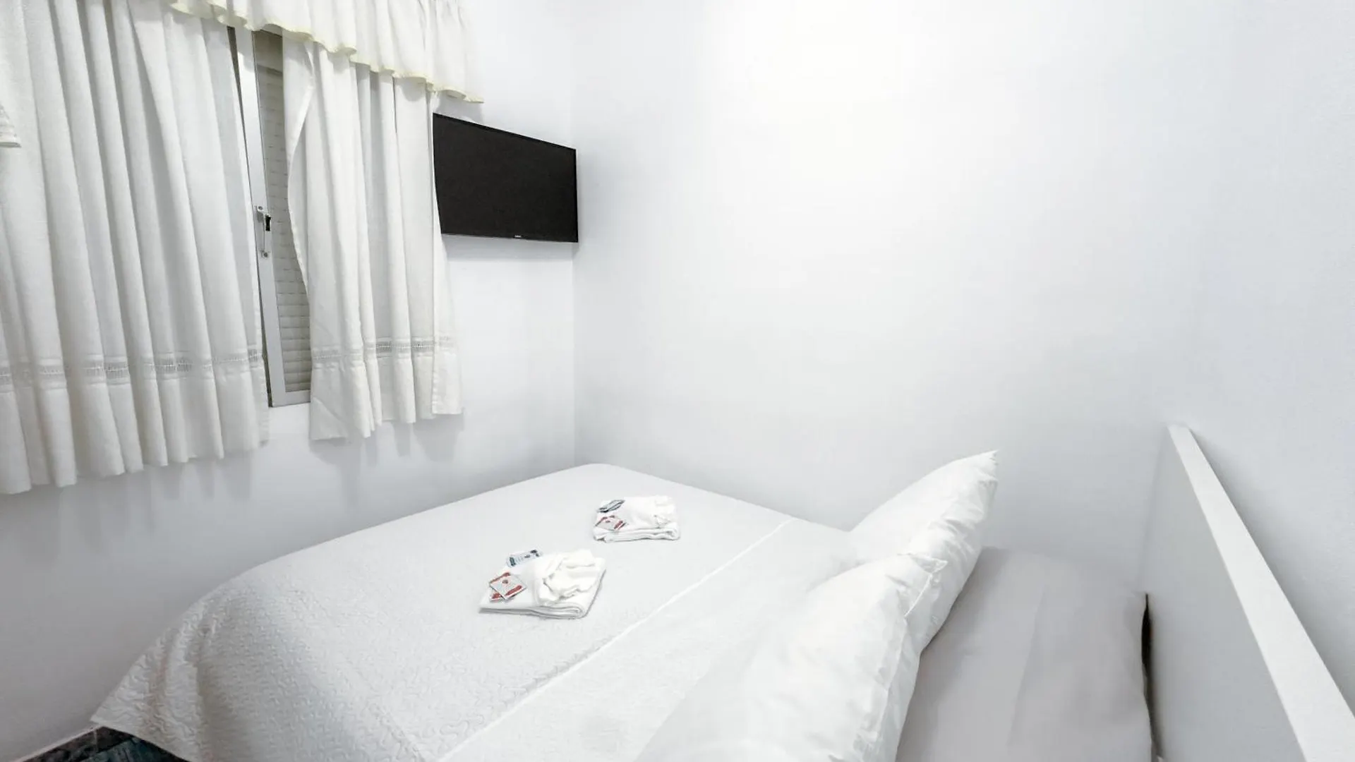 Hostal Habitaciones & Suites Don Pepin マラガ 0*,