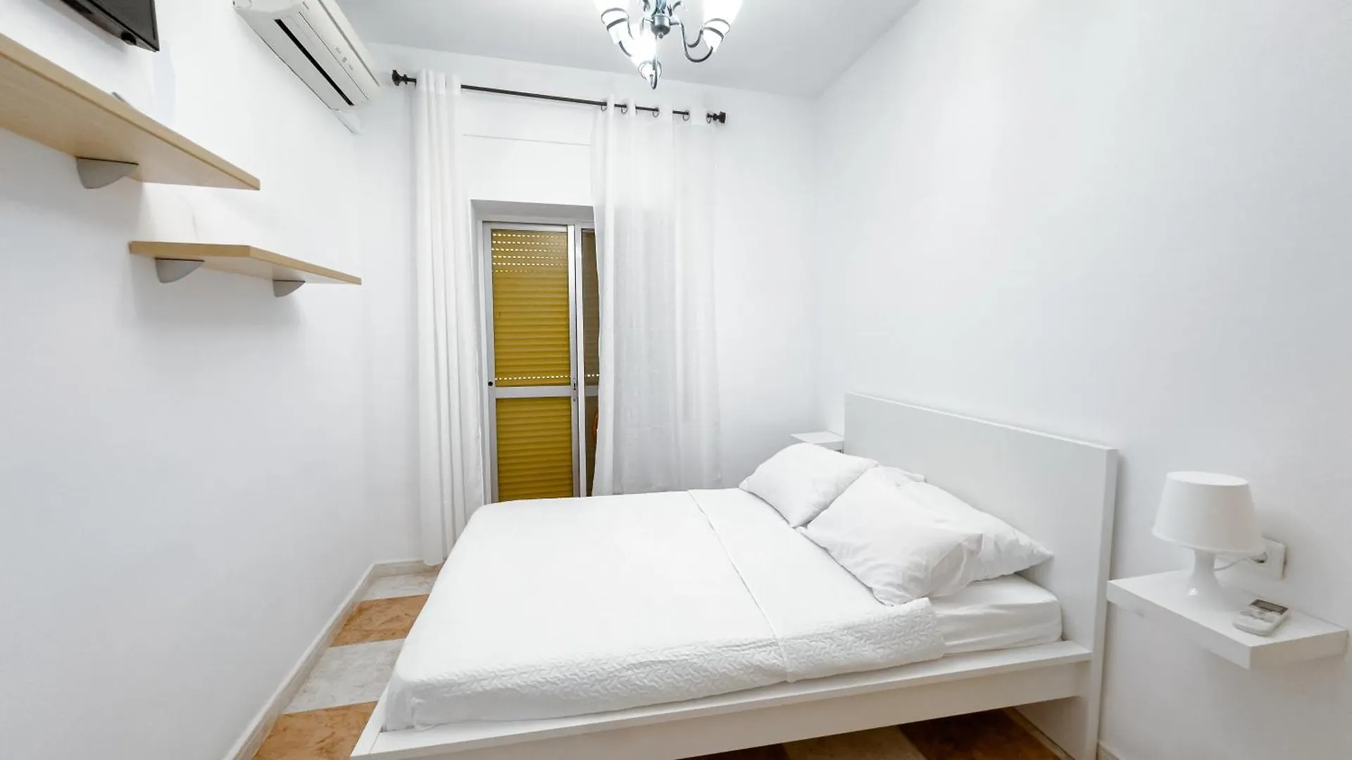 ゲストハウス Hostal Habitaciones & Suites Don Pepin マラガ