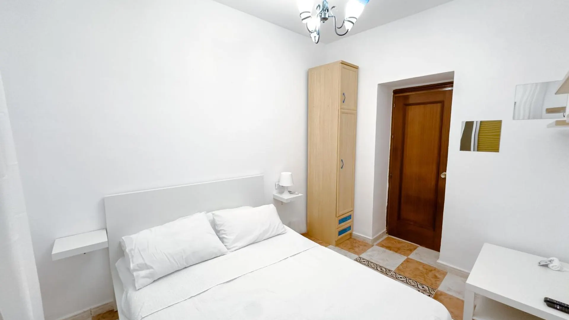 ゲストハウス Hostal Habitaciones & Suites Don Pepin マラガ