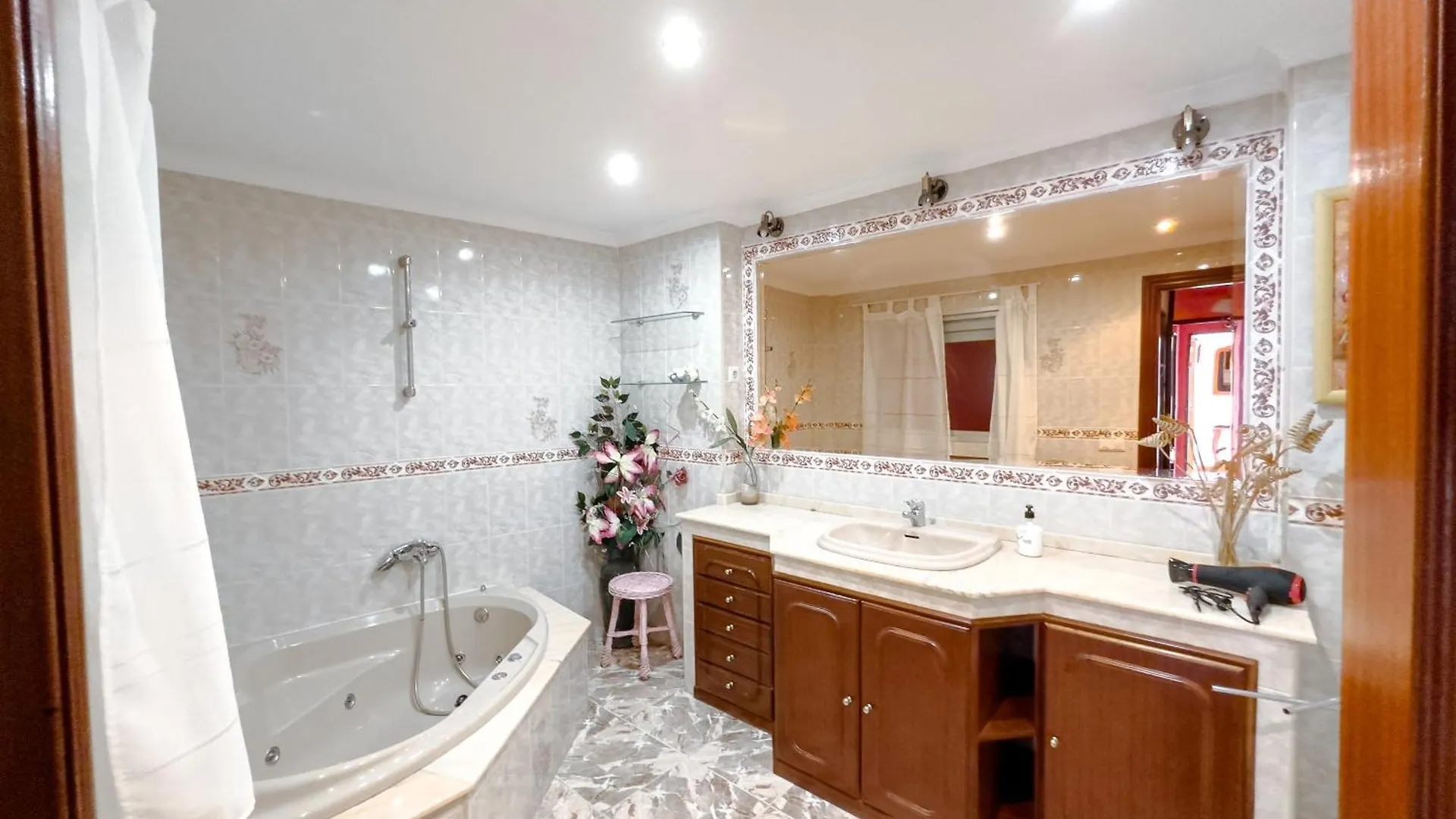 ゲストハウス Hostal Habitaciones & Suites Don Pepin マラガ