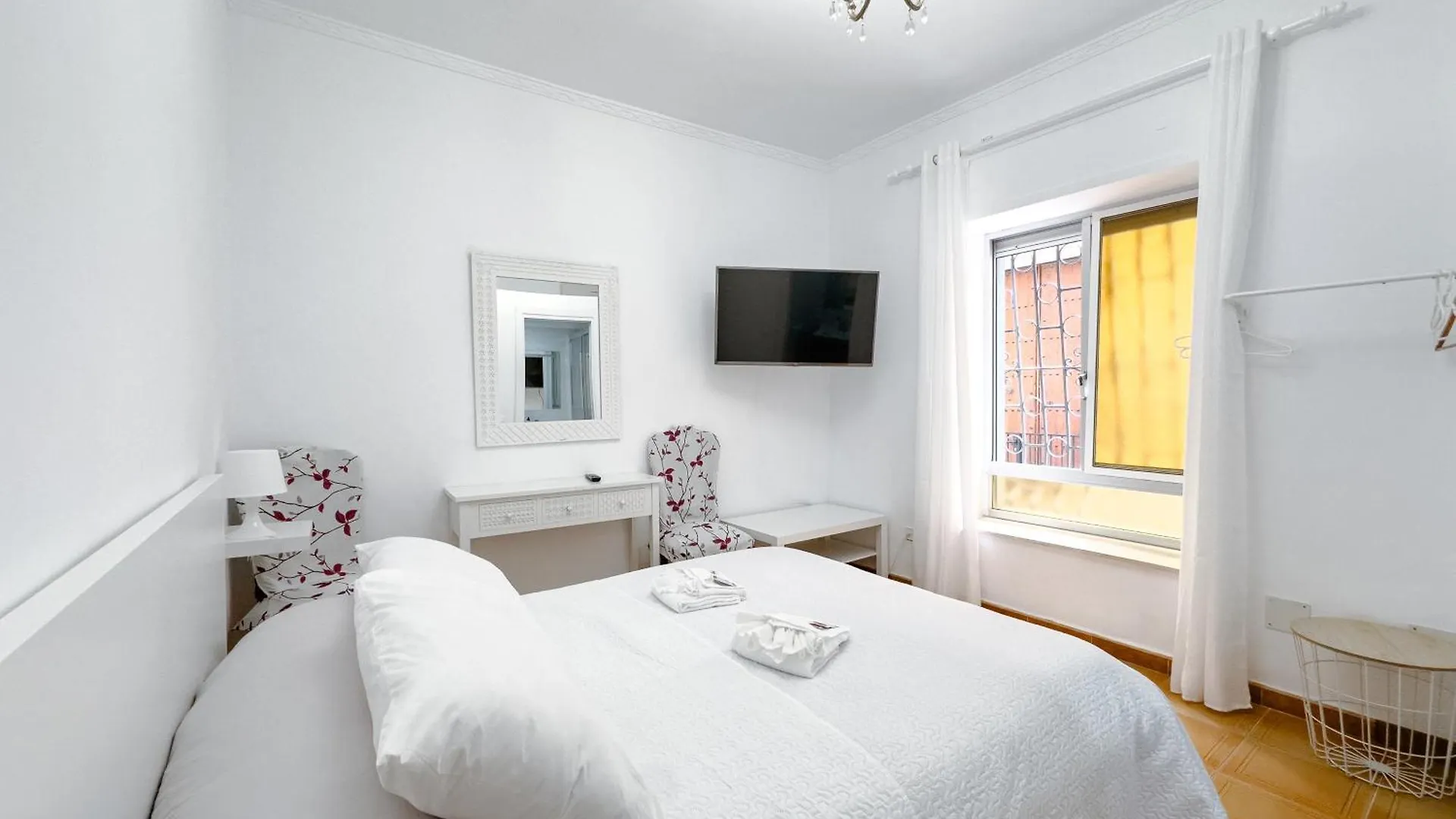 Hostal Habitaciones & Suites Don Pepin マラガ 0*,